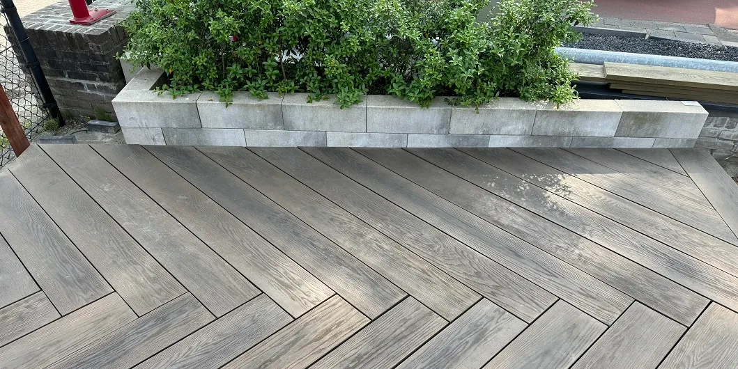 revetement_sol_exterieur prestige board est le meilleur revêtement de sol extérieur